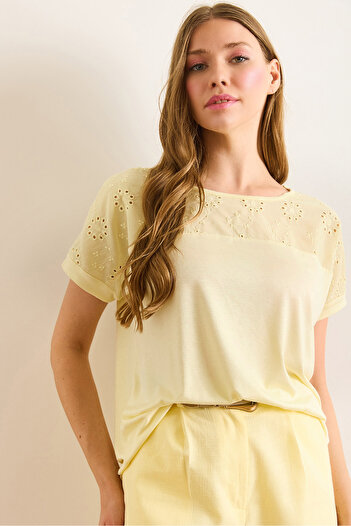 Olalook Women's Light Yellow Fisto Detailed Bat Blouse Blz-19002587