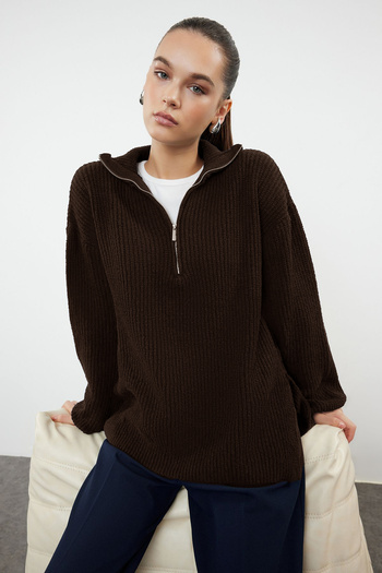 Trendyol Collection Nachhaltigerer brauner Strickpullover TWOAW24KZ01119