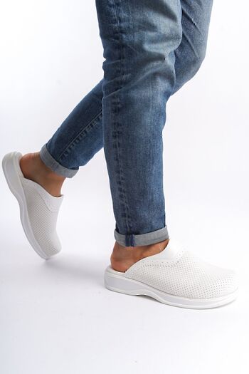 Pozitif Üniforma Men's White Classic Perforated Sabo Slippers Orthopedic Doctor Nurse Hospital Slippers