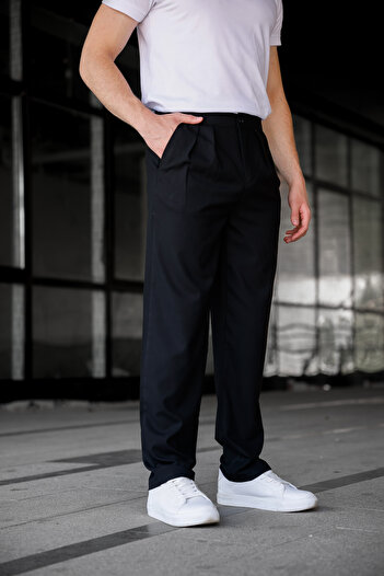 Ser Joven Men's Black Baggy Fit Pleated Fabric Trousers