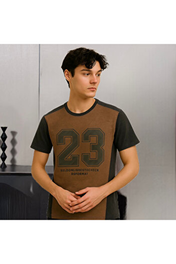 ALANAQA Comfortable, modern, unisex T-shirt