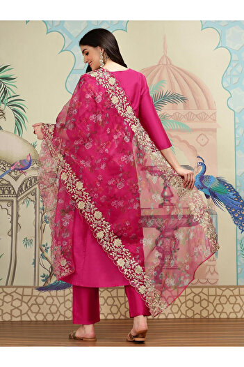 Ishin By Styli Solid Kurta with Trousers and Dupatta Set