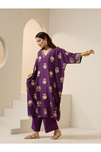 Ishin By Styli Printed V-Neck Kurta with Trousers Set