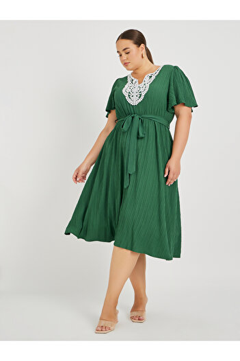 Styli Plus Size Lace Neckline Textured Midi Dress