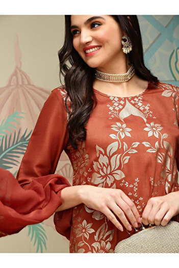 Ishin By Styli Printed Round Neck Kurta and Trousers with Dupatta Set
