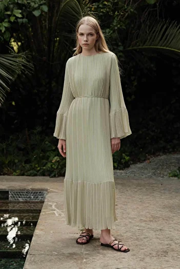 Hooopstore Comfortable Form Sage Dress with Pleat Detail