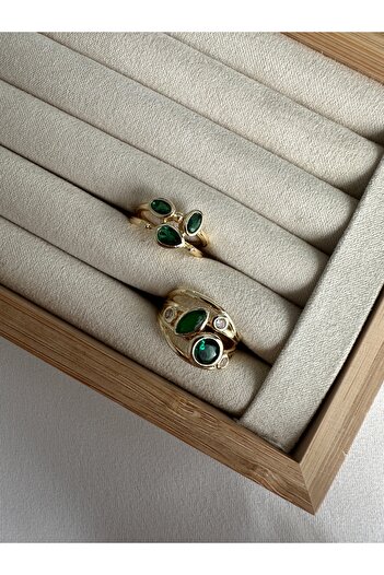 ringbox Set of 2 Green Colored Stone Rings