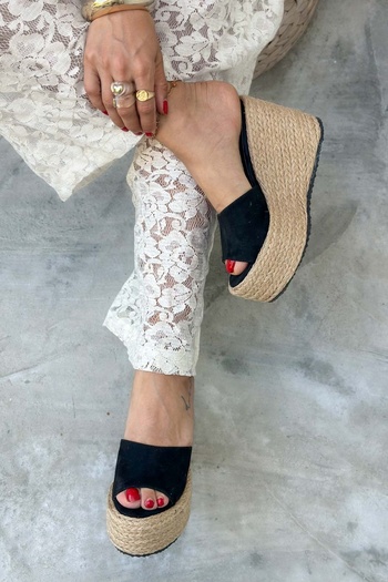 Shoebutik Γυναικείες παντόφλες Anastacia Black Suede Straw Wedge Wrap Sole