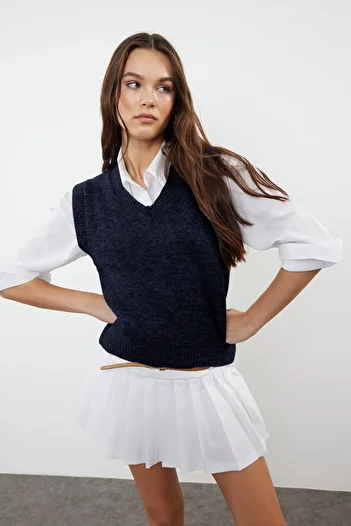 Trendyol Collection Navy Blue Wool Fitted/Body Hugging Knitwear Sweater Twoaw25Sv00007