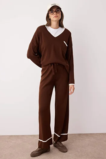 Trendyol Collection Brown Wide Fit Feather Thread Knitwear Bottom-Top Set Twoaw24Au00099