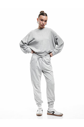 Koton Άνετο Jogger Sweatpants με ανοιχτόχρωμη λεπτομέρεια ραφής και τσέπη με κορδόνια στη μέση