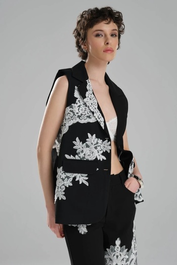 tw3 Women's Lace Appliqued Design Oversize Vest
