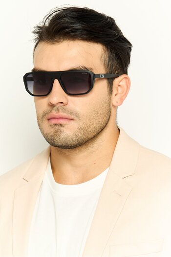Guess Men GU0012402B59 Gradient Aviator Sunglasses, Black
