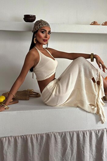 WeShaya Women's Ecru Sleeveless Knitwear Halter Neck Suit