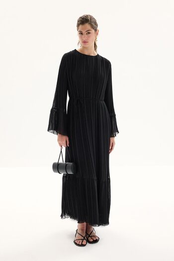 Hooopstore Comfortable Form Black Dress with Pleat Detail