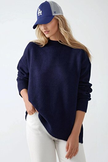 Hiccup Comfortable Crew Neck Sweater
