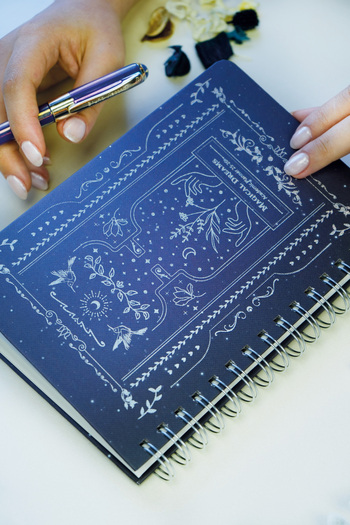 Victoria's Journals Academic Agenda-2025–2026 |   A5 |   Spiral |   Hard Cover |   Ivory 100g. |   "Magical Dreams"