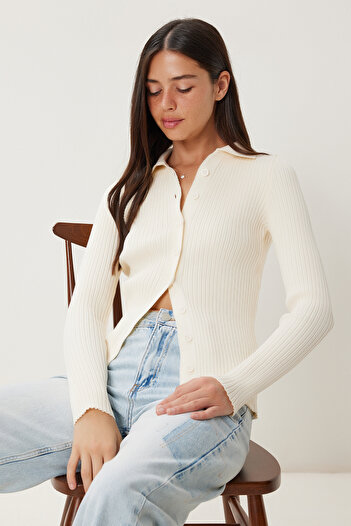 Happiness İstanbul Women's Cream Buttoned Stretchy Ribbed Knitwear Blouse Ki̇00134