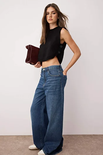 Trendyol Collection Black Crop Soft Textured Buttoned Knitwear Sweater Twoaw25Sv00013