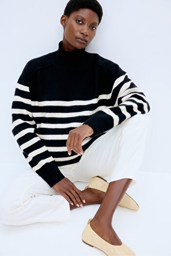 H&M MAMA Straight Ankle Jeans