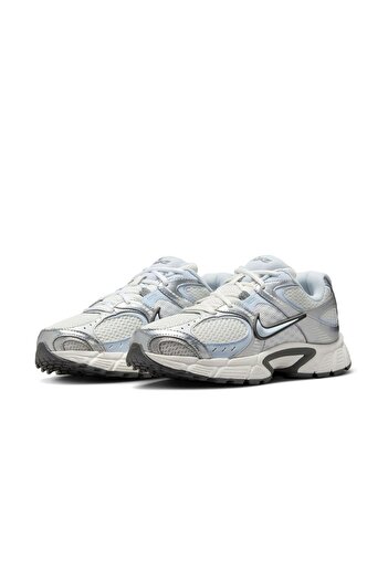 Nike V5 RNR Γυναικεία Casual Παπούτσια Λευκά - Άνετα και Κομψά HQ7901-103