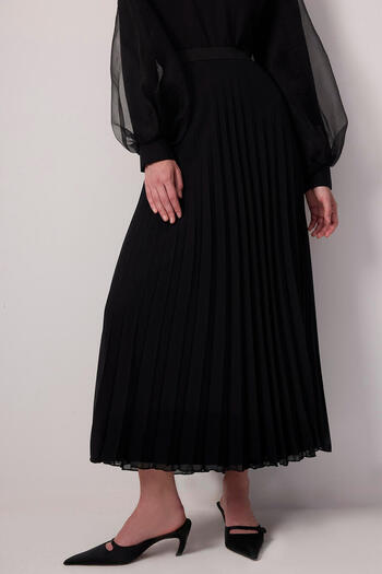 Touché Privé Pleated chiffon skirt