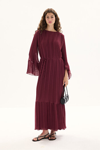 Hooopstore Comfortable Form Burgundy Dress with Pleat Detail