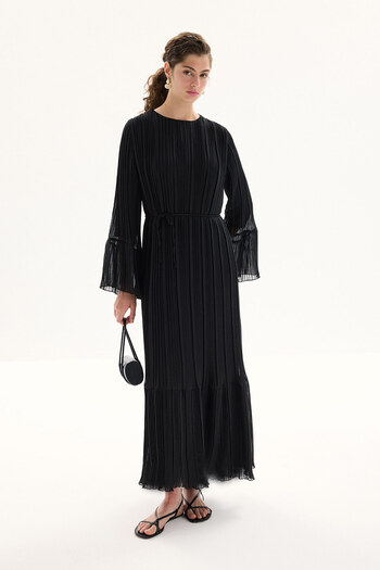 Hooopstore Comfortable Form Black Dress with Pleat Detail