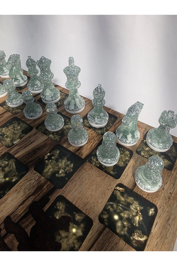 Finecraft "Legacy" chess board, made of Walnut wood, Resin, Gold Foil and LEDs