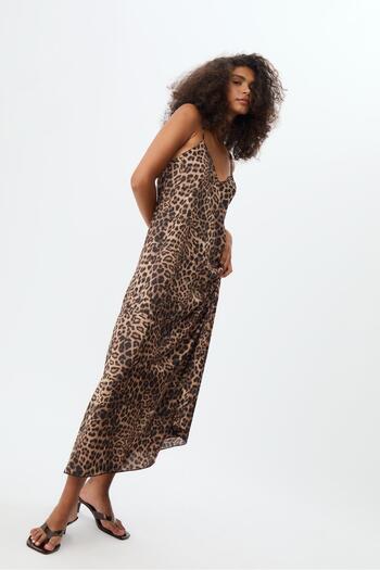 Stradivarius Loose-fitting leopard print satin maxi dress