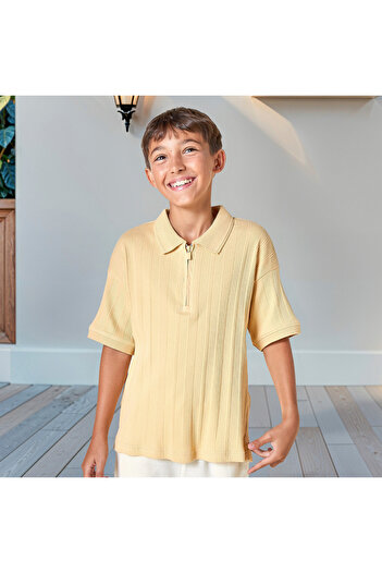 Juniors Textured Polo T-Shirt with Short Sleeves and Zip Closure