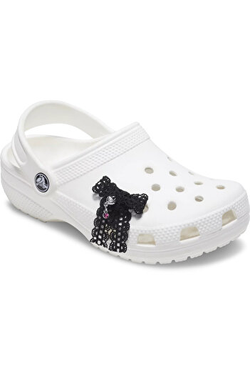 Crocs زينة شبشب على شكل قلب فضي بفيونكة من الدانتيل الأسود (10014627_1)