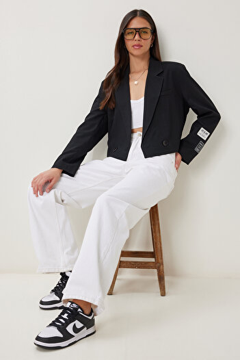 Happiness İstanbul Women's Black Padded Crop Woven Jacket Rg00077