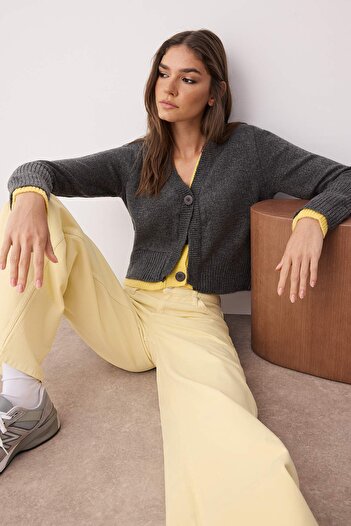 Trendyol Collection Gray Crop Color Block V-Neck Soft Textured Knitwear Cardigan Twoaw26Hi00069