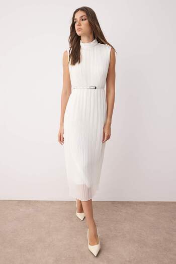 Trendyol Collection Rochie din șifon țesut cu căptușeală midi, cu centură albă, tăiată dreaptă, plisată TWOSS25EL00118