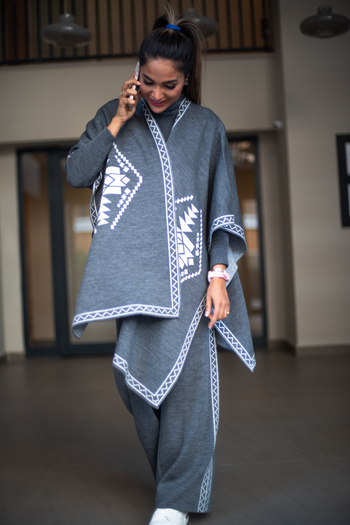 MAY MARA WOMEN'S STEEL KNITTED JACQUARD 3-PIECE SUIT WITH PONCHO