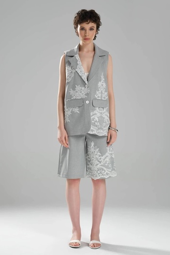 tw3 Women's Lace Appliqued Design Oversize Vest