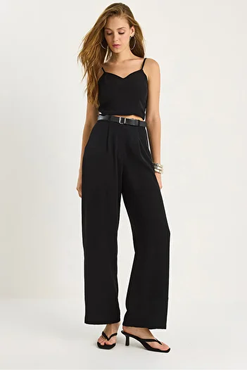 Bianco Lucci Women's Thin Strap Gipe Detailed Crop Blouse Belted Pocket Loose Pants Set 9379 60281104