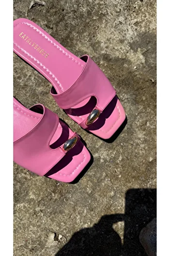 Eataly Shoes Pink Women's Slippers with Accessory Detail Window