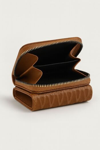 Timeless Stylish and Functional Women's Wallet – Metal Detailed