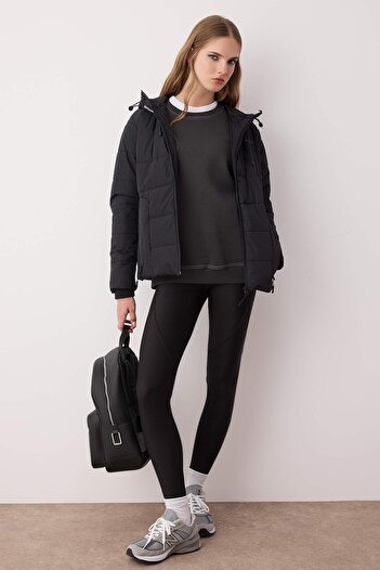 Trendyol Collection Black Regular Fit Hooded Water Repellent Puffer Coat Twoaw26Mo00000