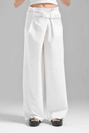 tw3 Women's Woven Fabric Waist Pleat Detailed Comfortable Fit Pants