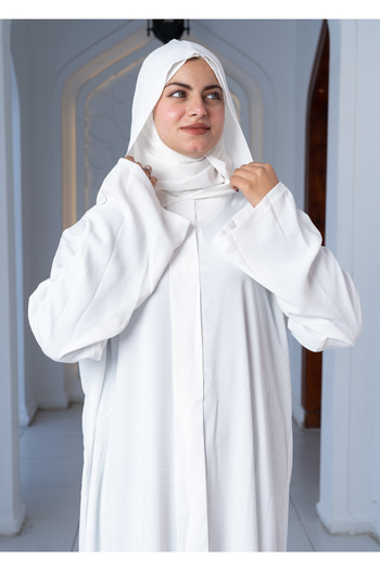 SIDRAALMONTAHA Luxurious white abaya with a royal touch - soft fabric