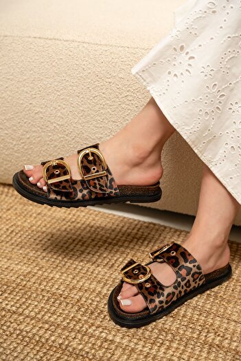 LAMİNTA Craft Women's Gold Buckle Detailed Slippers