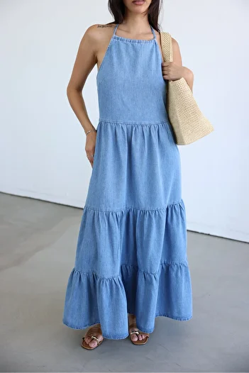 Özge Özgenç Rochie din denim cu gât Halter