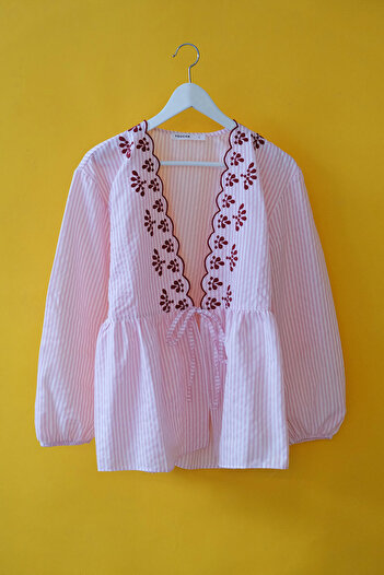 Touché Privé EMBROIDERY DETAILED KIMONO