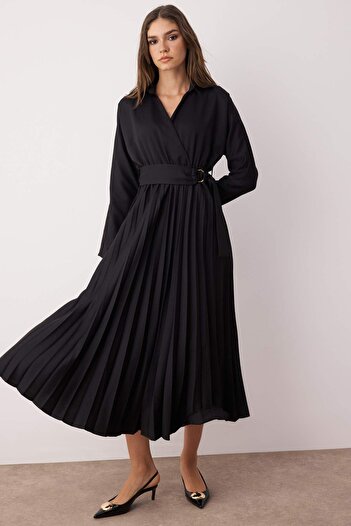 Trendyol Collection Černá sukně s páskem, plisované boho šaty s dvojitým límcem, maxi tkané šaty TWOAW25EL00234