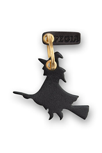 Pegia Witch Leather Keychain 25an19