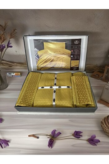 GOLDROOM Jessica Mustard 7 Piece Pique and Bedding Set