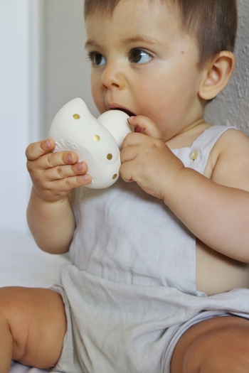 OLI&CAROL Elvis duckling, with gold polka dots, bath toy